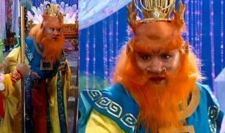 金钱豹扮演者送祝福