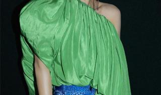 豹纹裤子搭配什么上衣 豹纹上衣配什么裤子