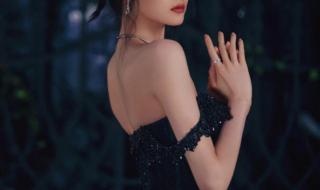 英议员夺走女王权杖