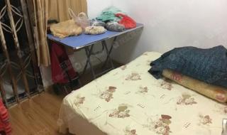 男孩出门就是幼儿园